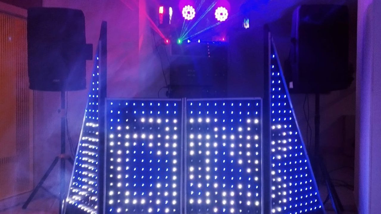 Alquiler de minitecas en Bogota Miniteca-dj-clasico-lapsus-eventos-a-domicilio-bogota-colombia-alquiler-sonido-y-luces